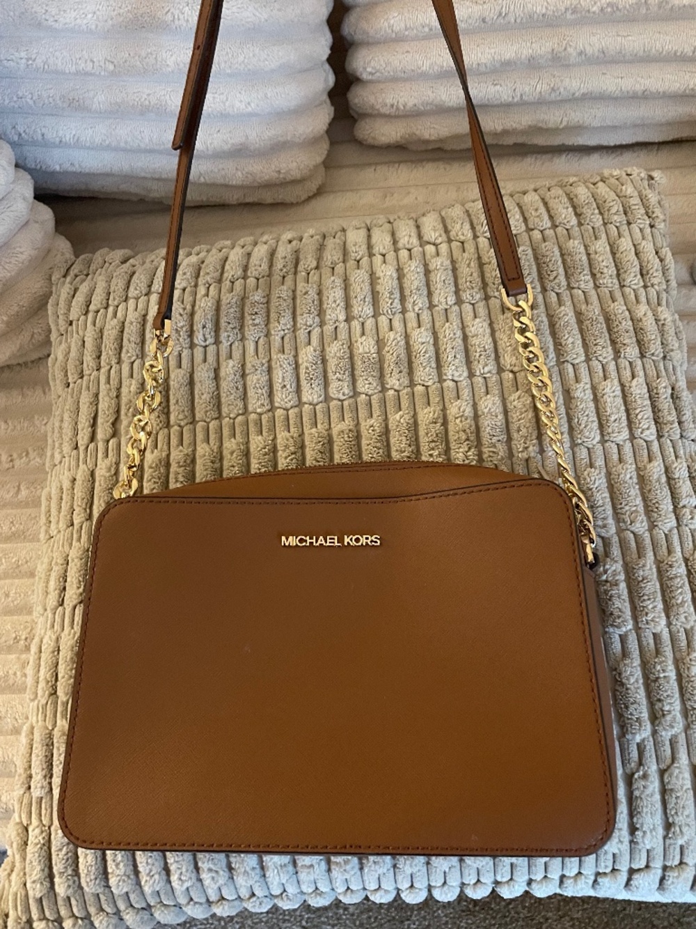 Crossbody Michael Kors purse